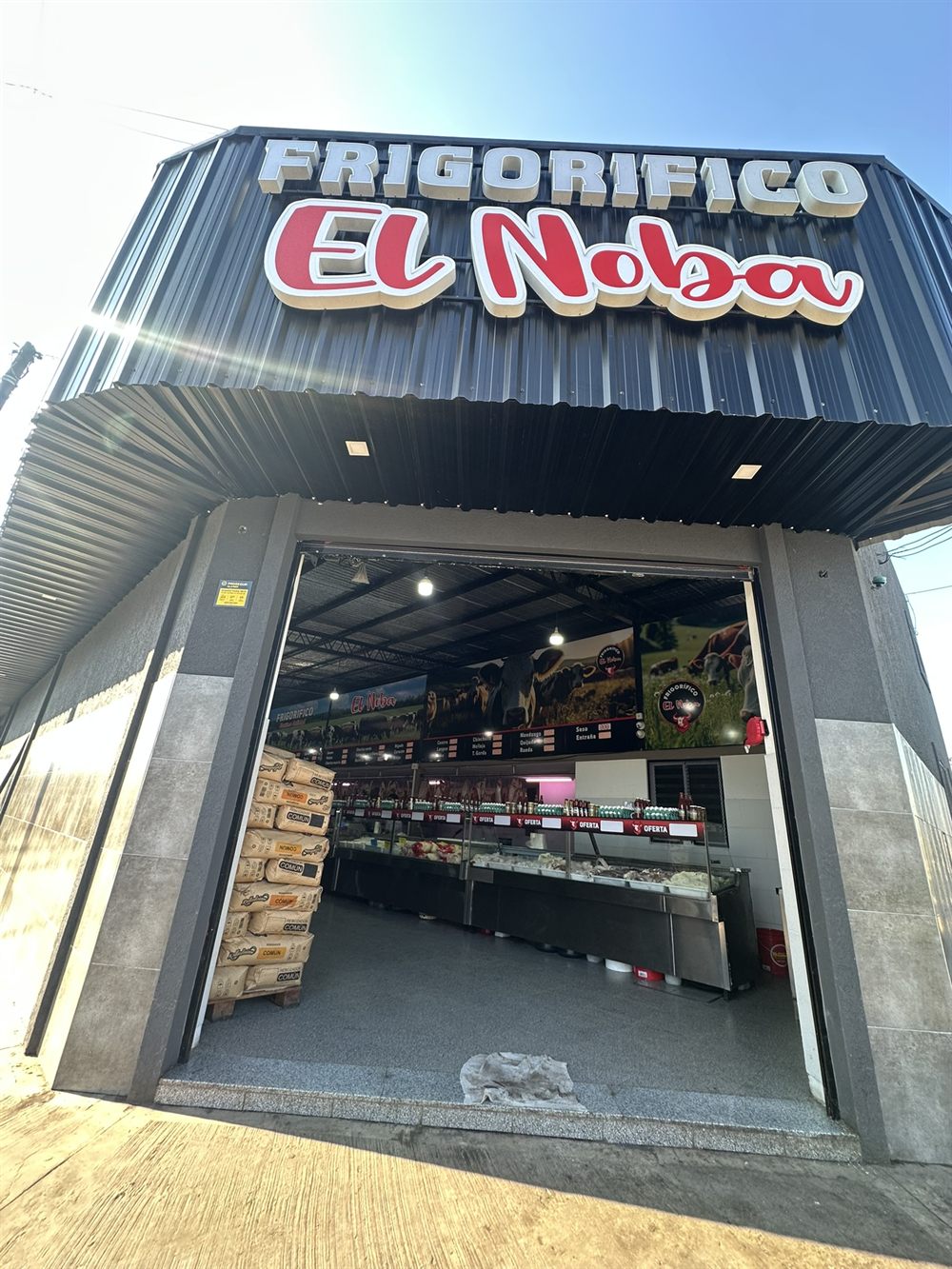 Fachada de una sucursal de Frigorífico El Noba
